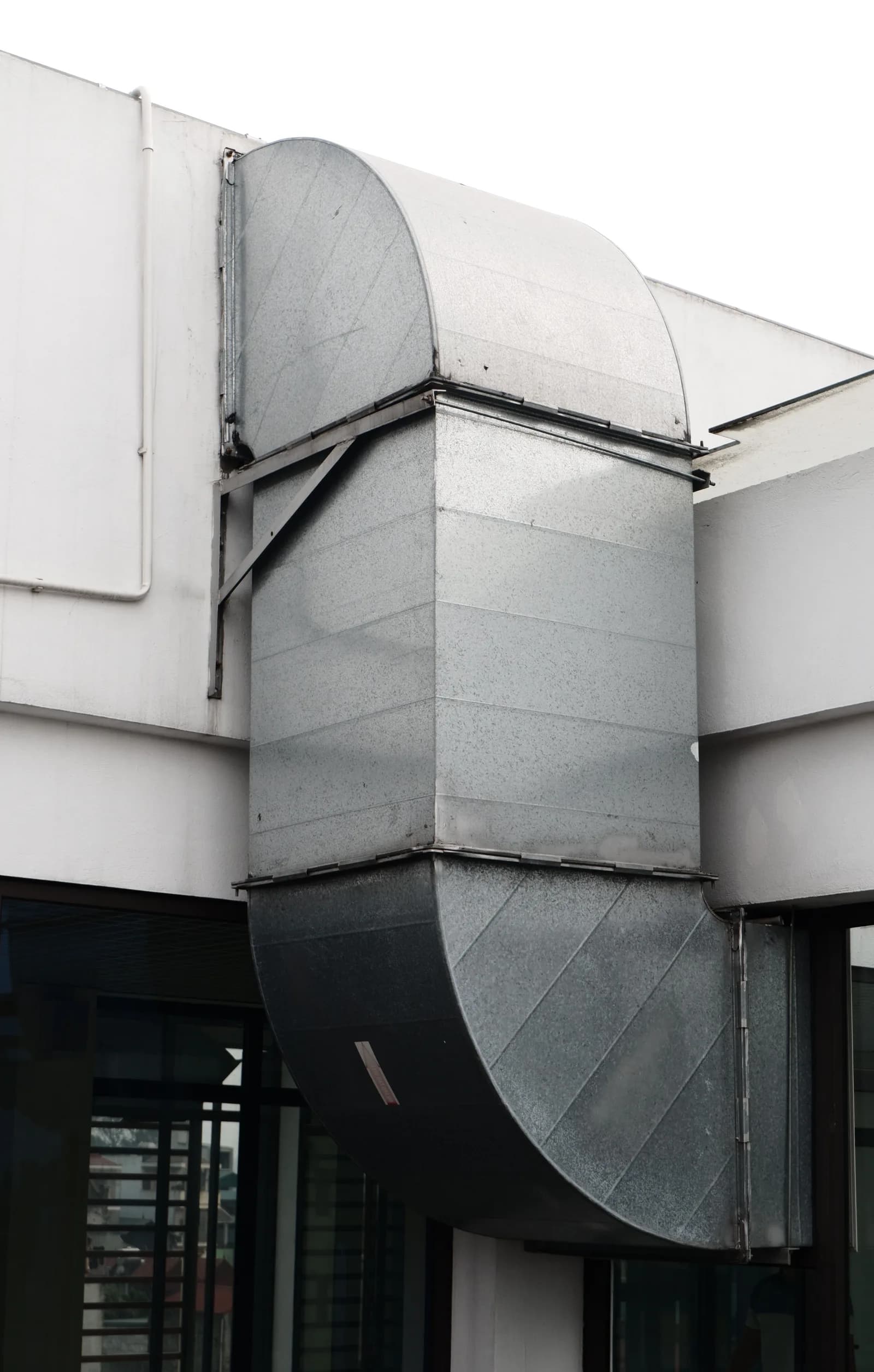 Is 22 Gauge Ducting Really Better Than 24? Sheet Thickness, Noise and Joint Fatigue in 2026