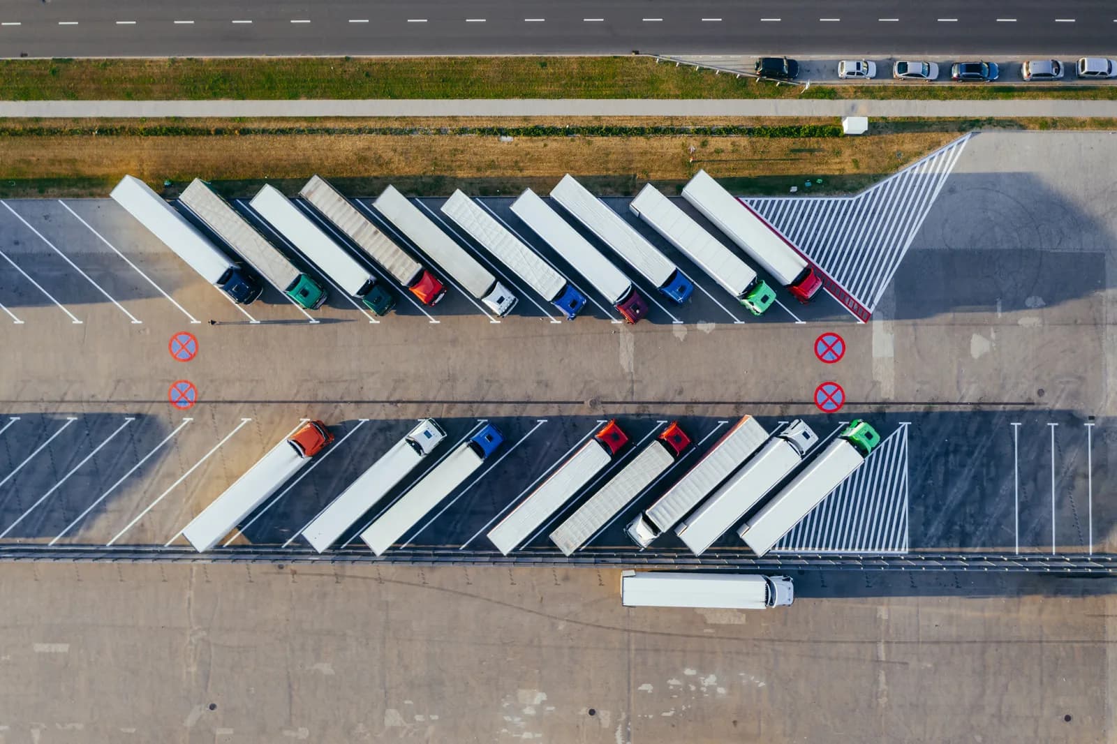 Which Material Should Line Your Insulated Truck Container? GRP, Stainless Steel, Aluminium or Food-Grade Plastic